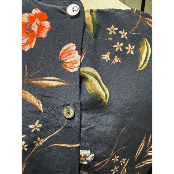Amour Vert 100% Silk Floral Button-Back Blouse (Small) - Picture 6 of 7